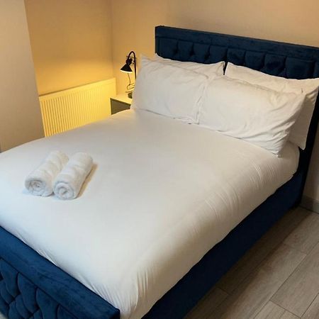 One Bedroom Apartment In Walsall Sleeps 4 Free Wifi By Villazu Bloxwich Exterior foto