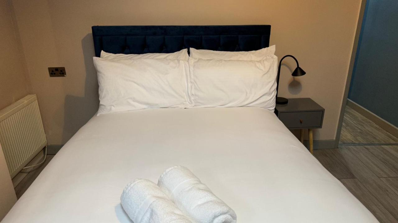 One Bedroom Apartment In Walsall Sleeps 4 Free Wifi By Villazu Bloxwich Exterior foto