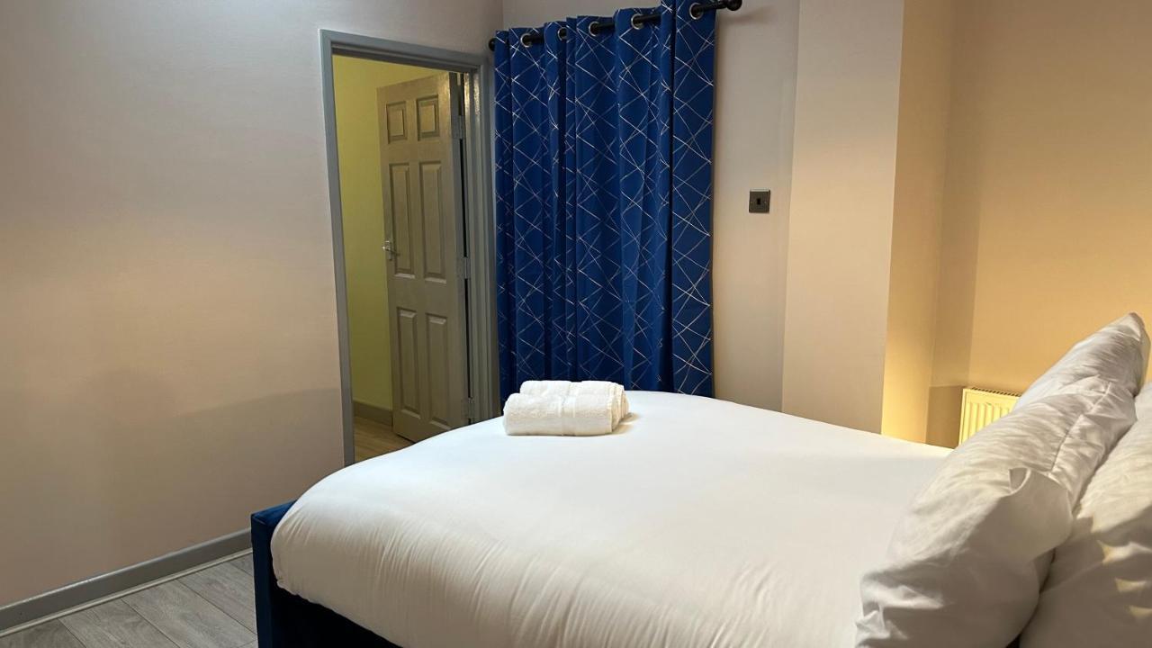 One Bedroom Apartment In Walsall Sleeps 4 Free Wifi By Villazu Bloxwich Exterior foto